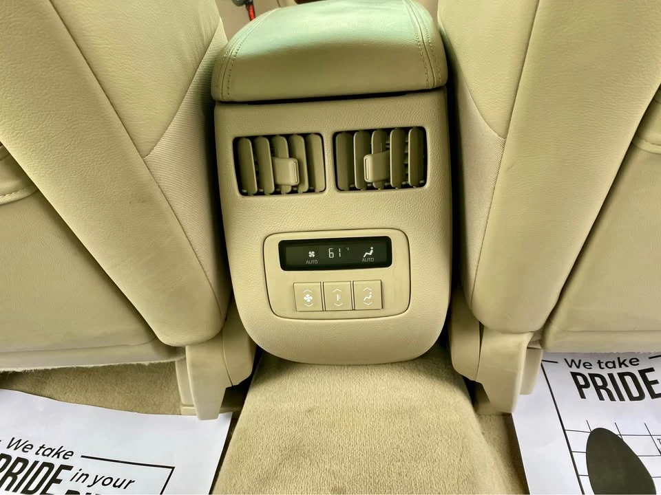 2011 Cadillac DTS - Image 18 of 19