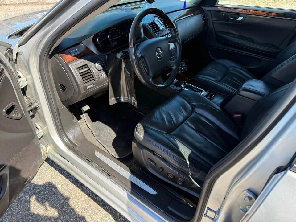 2011 Cadillac DTS - Image 11 of 12