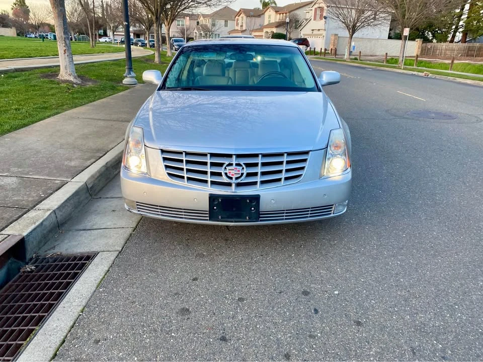 2011 Cadillac DTS - Image 8 of 19