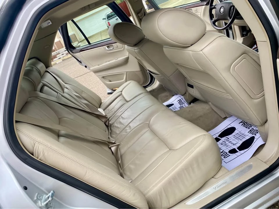 2011 Cadillac DTS - Image 15 of 19