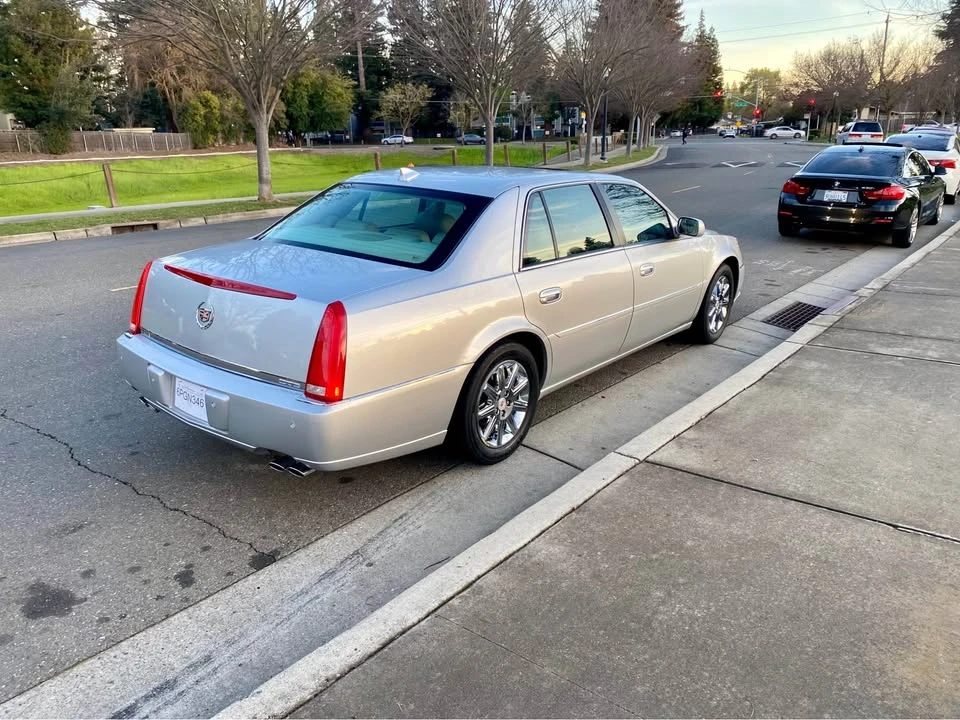 2011 Cadillac DTS - Image 6 of 19