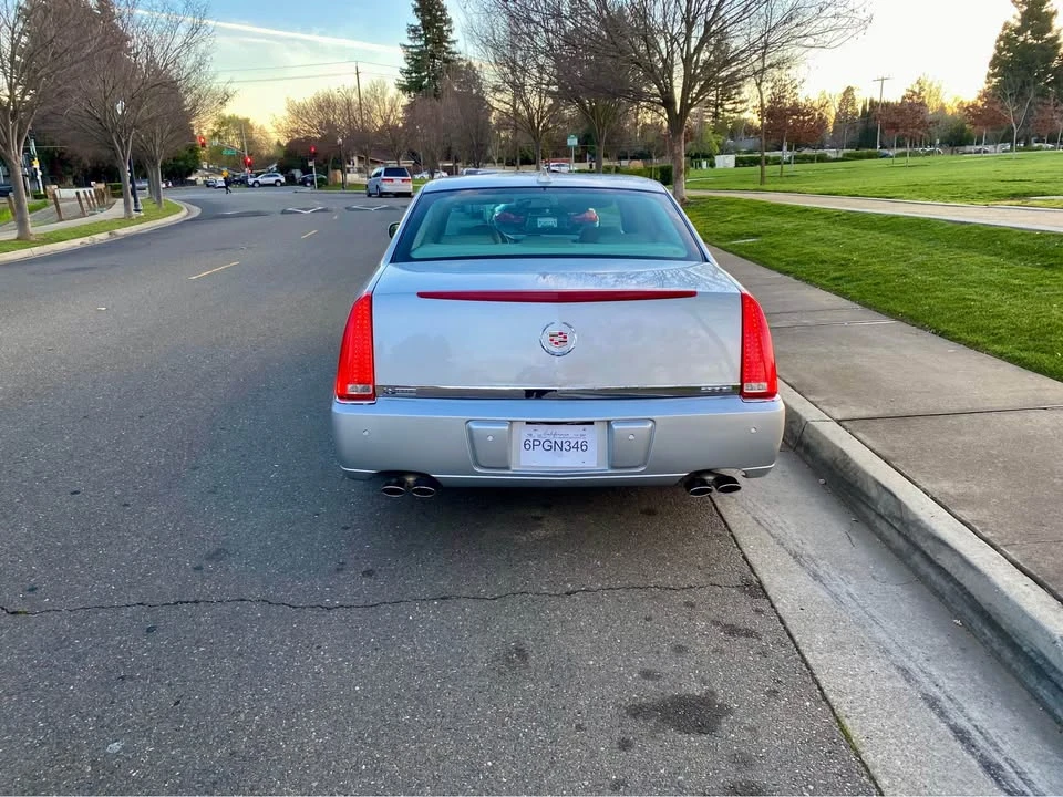 2011 Cadillac DTS - Image 7 of 19