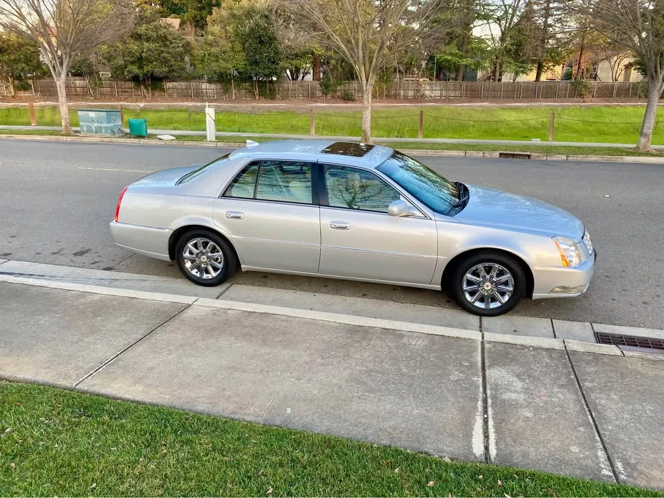 2011 Cadillac DTS - Image 10 of 19