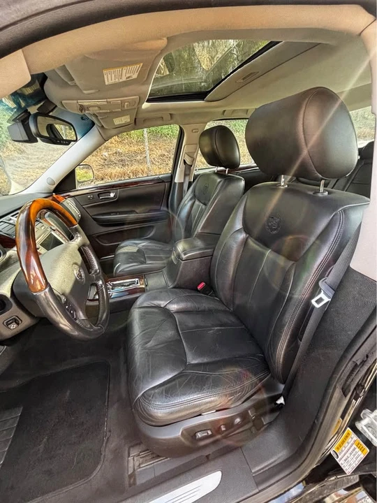 2011 Cadillac DTS - Image 10 of 14