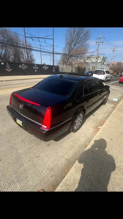 2011 Cadillac DTS - Image 2 of 4