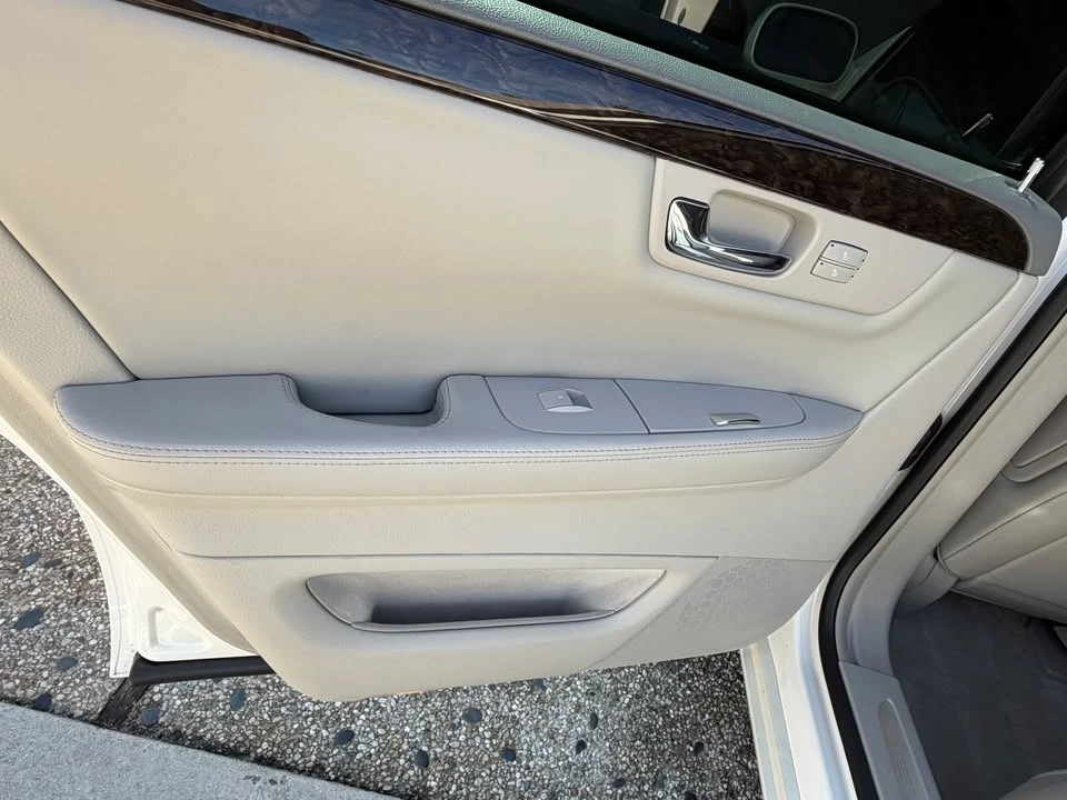2011 Cadillac DTS - Image 18 of 19