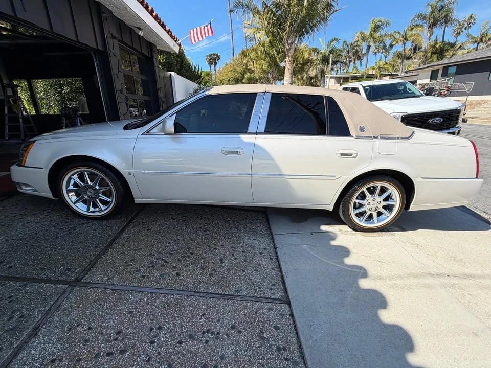 2011 Cadillac DTS - Image 3 of 19