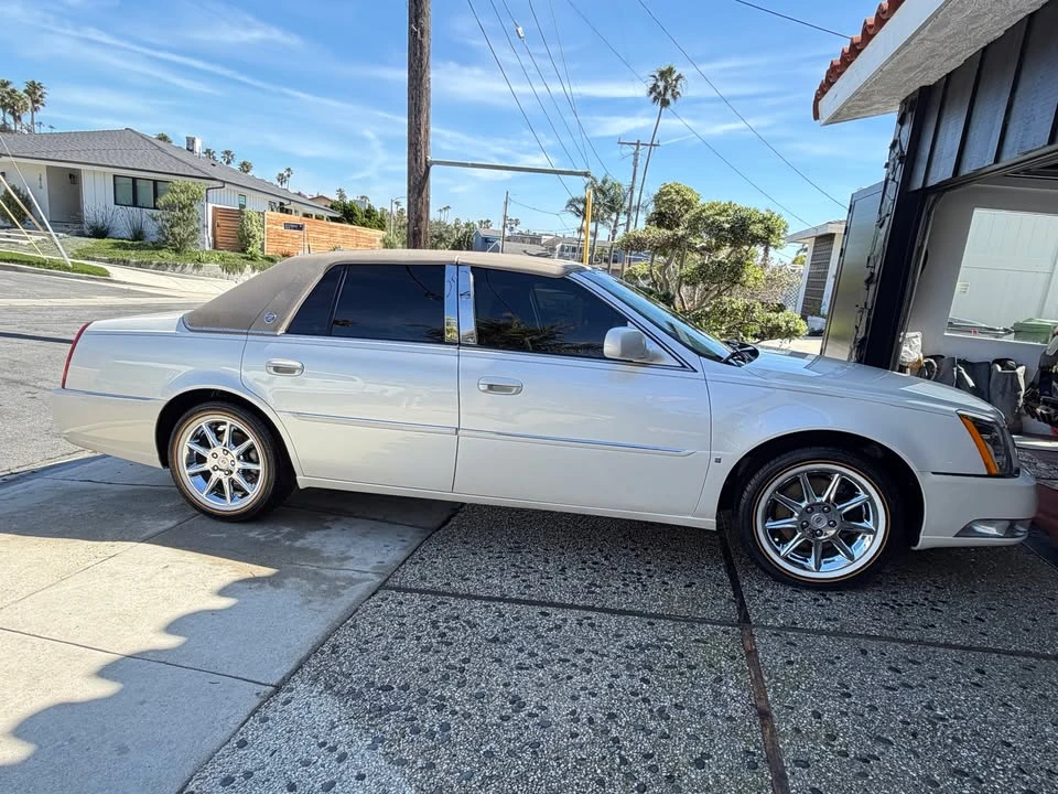 2011 Cadillac DTS - Image 11 of 19