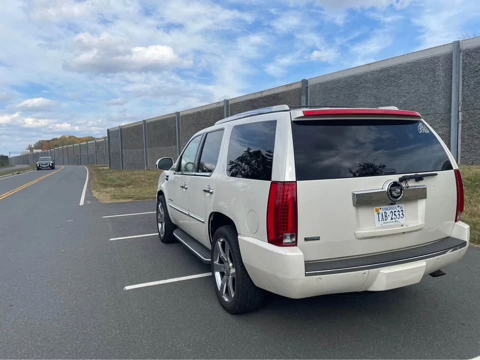 2011 Cadillac Escalade & EXT 3rd Gen - Image 8 of 17