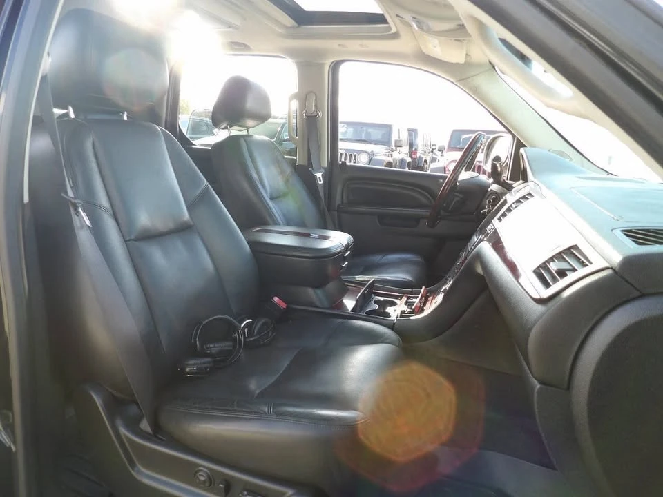 2011 Cadillac Escalade & EXT 3rd Gen - Image 16 of 19