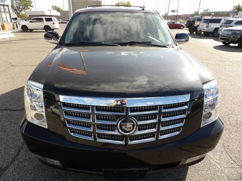 2011 Cadillac Escalade & EXT 3rd Gen - Image 3 of 19