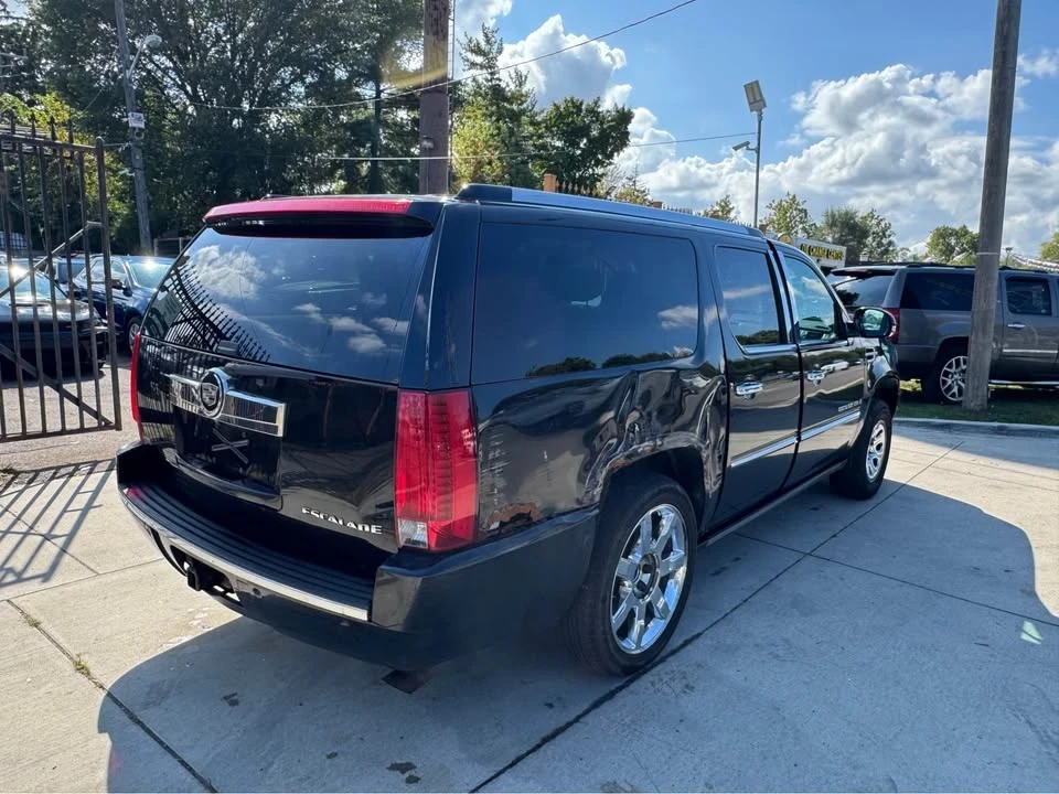 2011 Cadillac Escalade & EXT 3rd Gen - Image 4 of 11