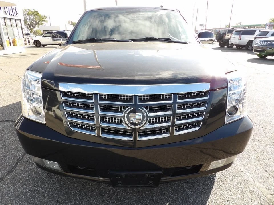 2011 Cadillac Escalade & EXT 3rd Gen - Image 2 of 19
