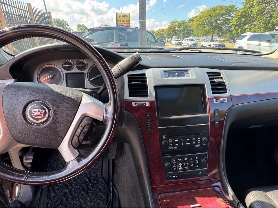 2011 Cadillac Escalade & EXT 3rd Gen - Image 10 of 11