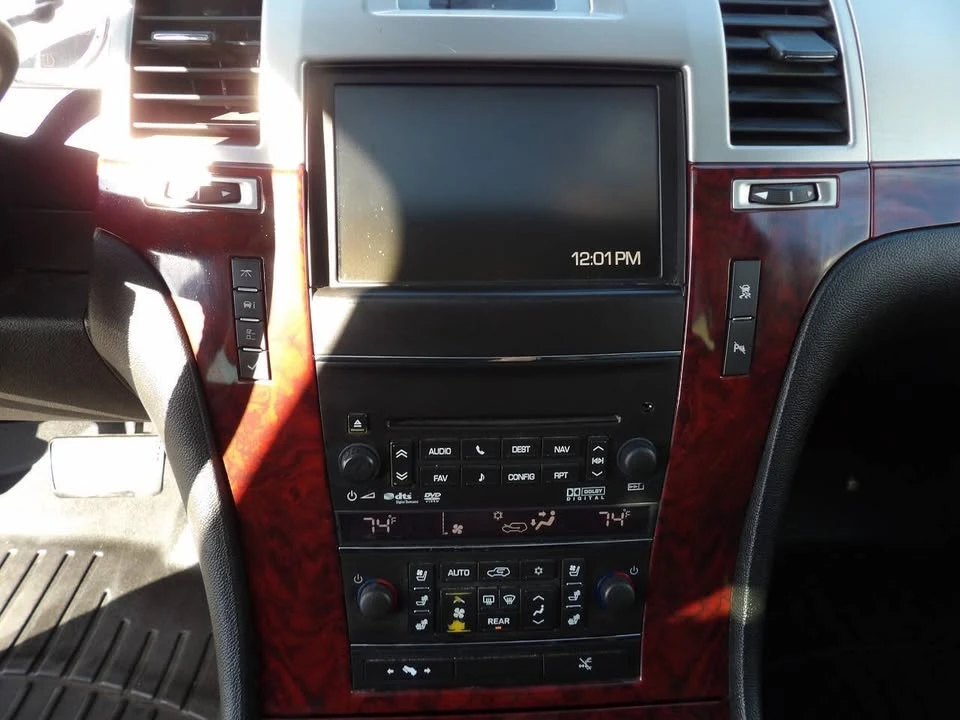 2011 Cadillac Escalade & EXT 3rd Gen - Image 13 of 19
