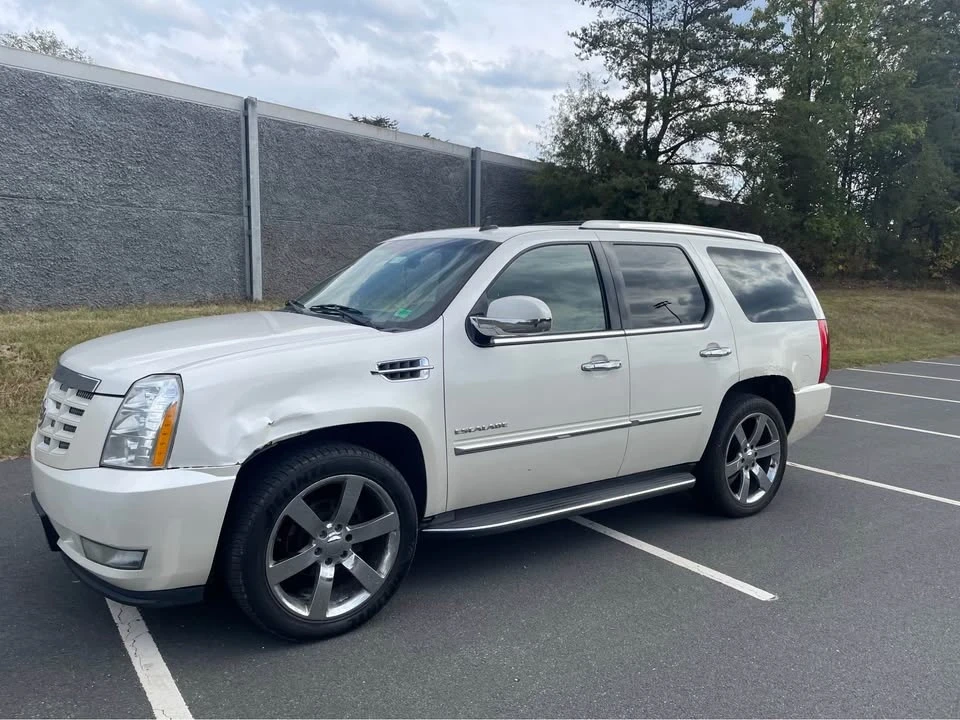 2011 Cadillac Escalade & EXT 3rd Gen - Image 4 of 17