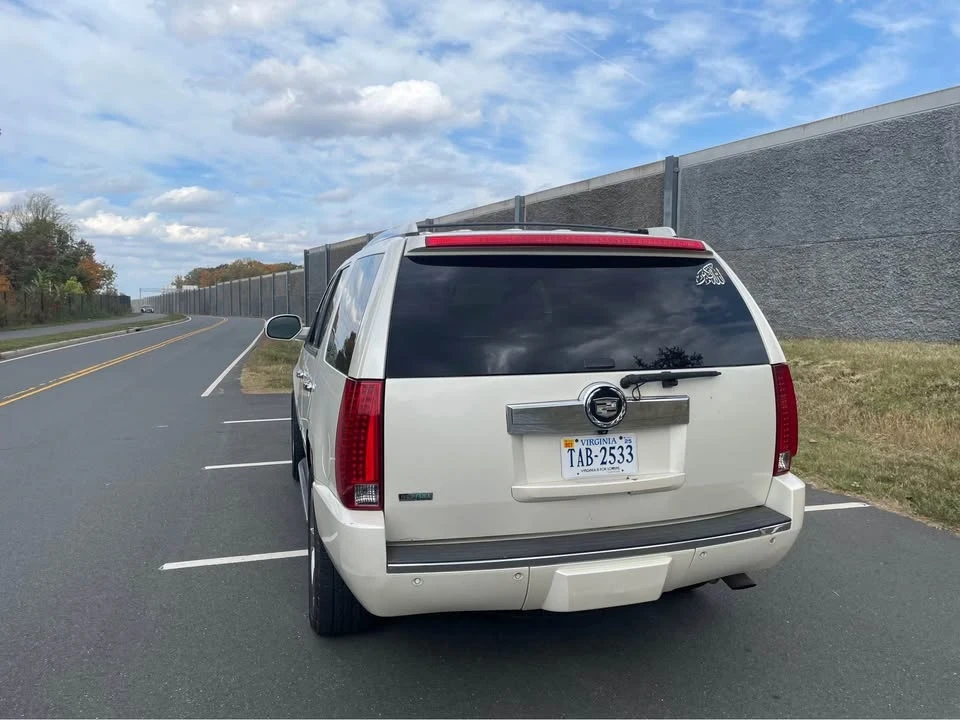 2011 Cadillac Escalade & EXT 3rd Gen - Image 6 of 17
