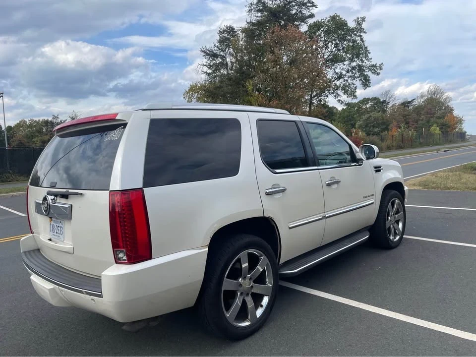 2011 Cadillac Escalade & EXT 3rd Gen - Image 3 of 17