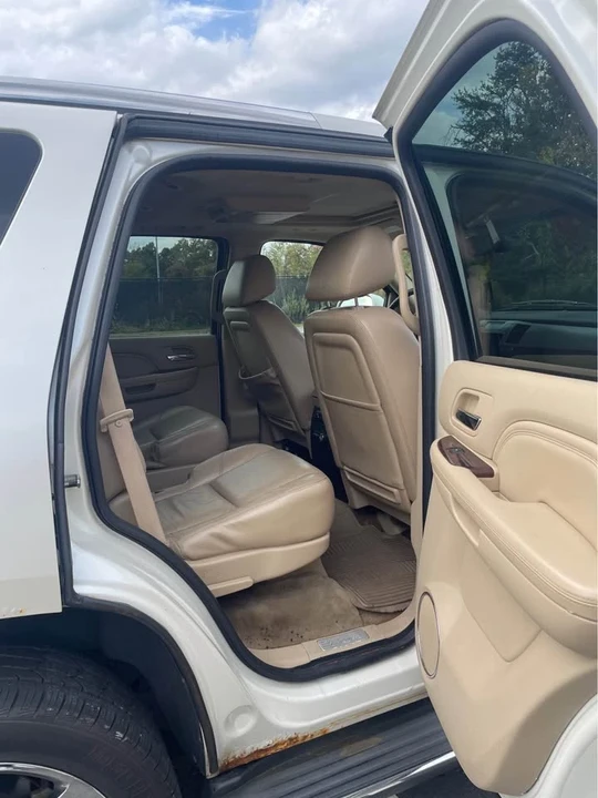 2011 Cadillac Escalade & EXT 3rd Gen - Image 11 of 17
