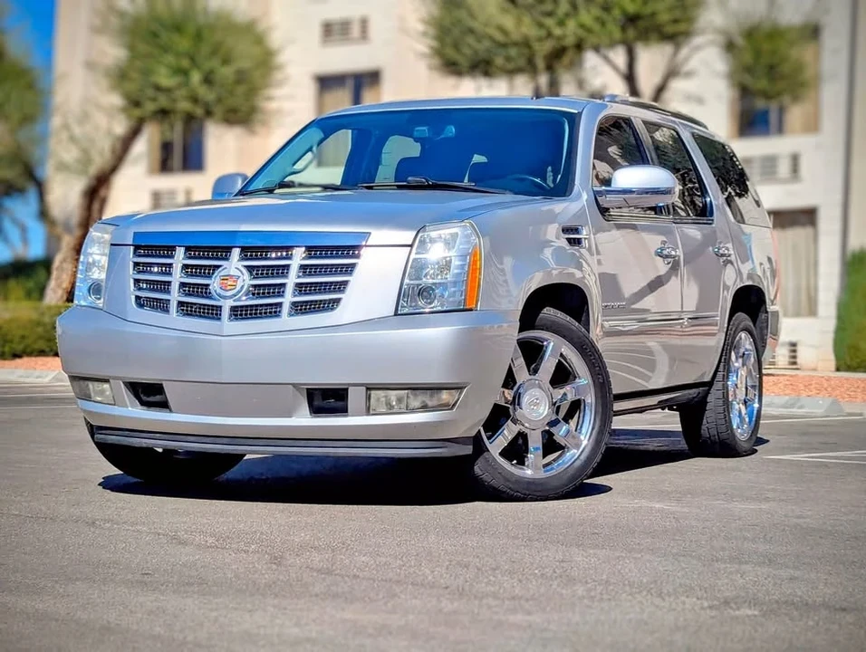2011 Cadillac Escalade & EXT 3rd Gen - Image 2 of 11