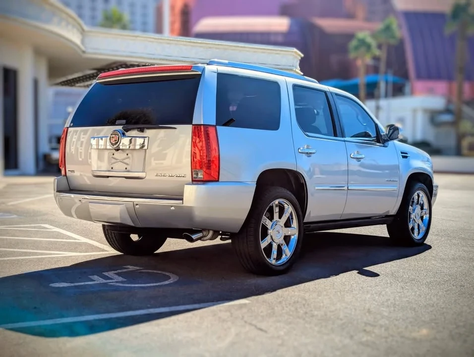 2011 Cadillac Escalade & EXT 3rd Gen - Image 4 of 11