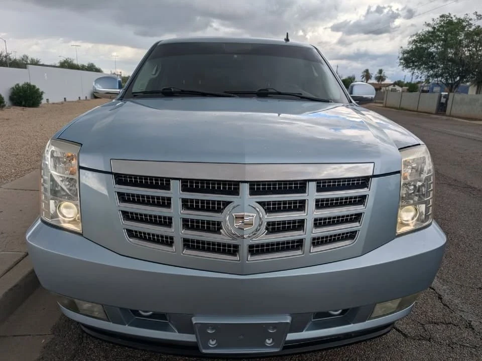2011 Cadillac Escalade & EXT 3rd Gen - Image 2 of 20