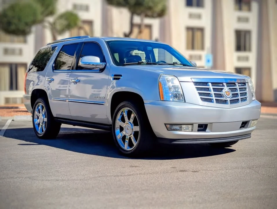 2011 Cadillac Escalade & EXT 3rd Gen - Image 3 of 11