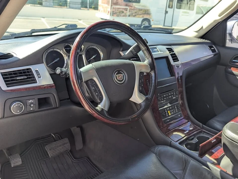 2011 Cadillac Escalade & EXT 3rd Gen - Image 8 of 11