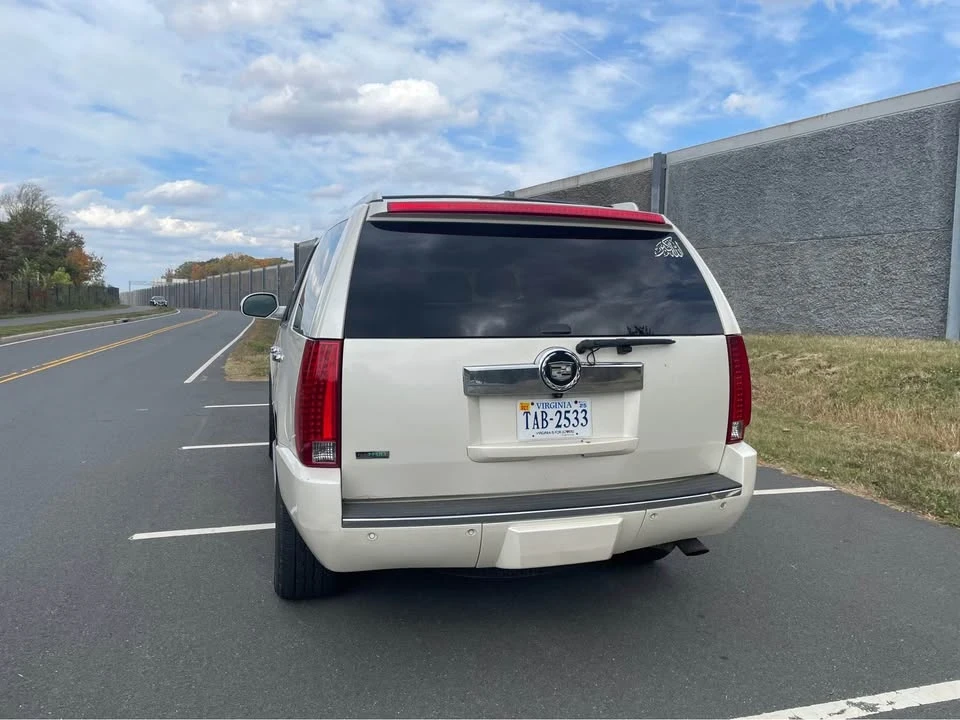 2011 Cadillac Escalade & EXT 3rd Gen - Image 7 of 17