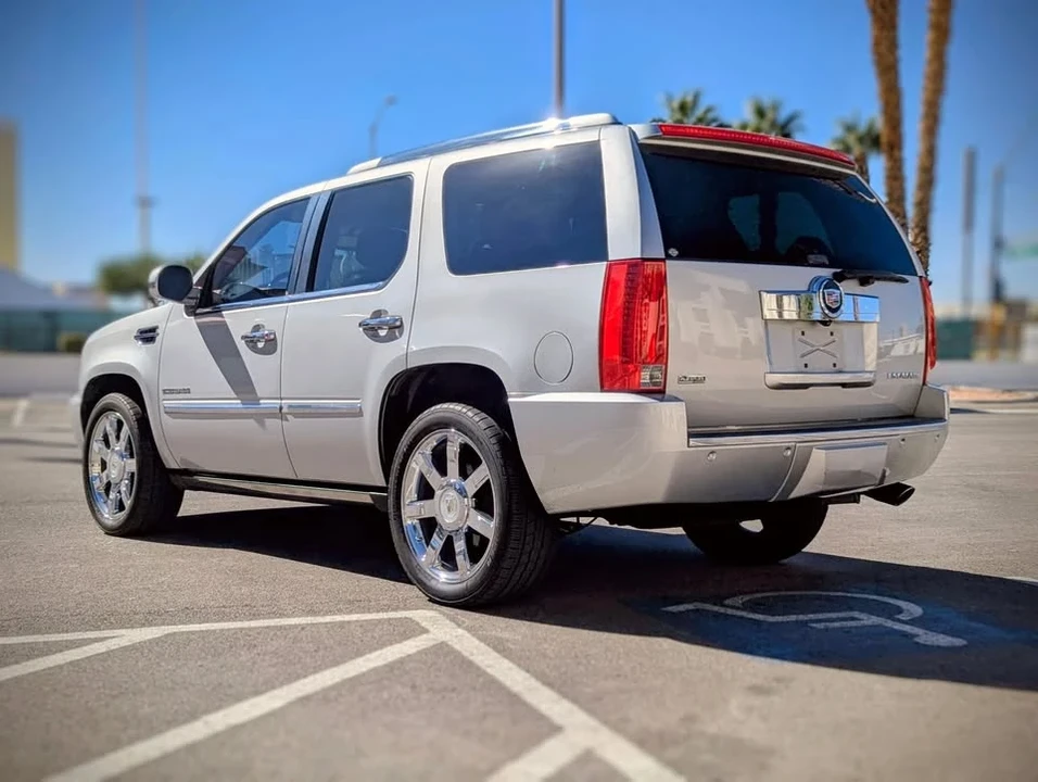2011 Cadillac Escalade & EXT 3rd Gen - Image 5 of 11
