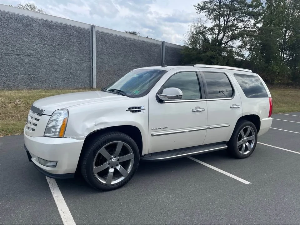 2011 Cadillac Escalade & EXT 3rd Gen - Image 5 of 17
