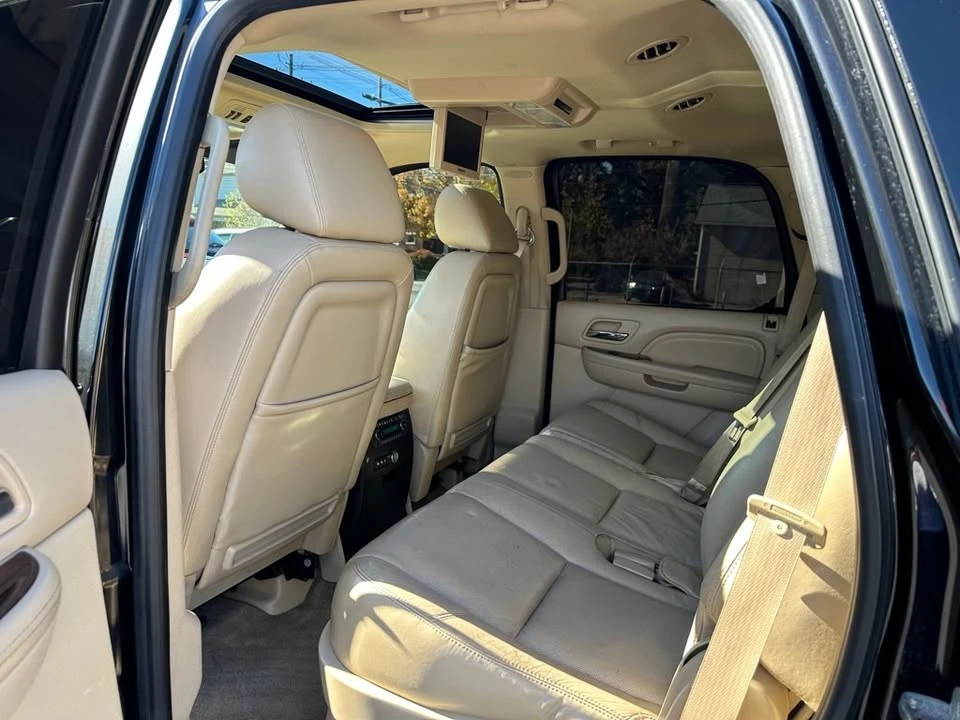 2011 Cadillac Escalade & EXT 3rd Gen - Image 10 of 17