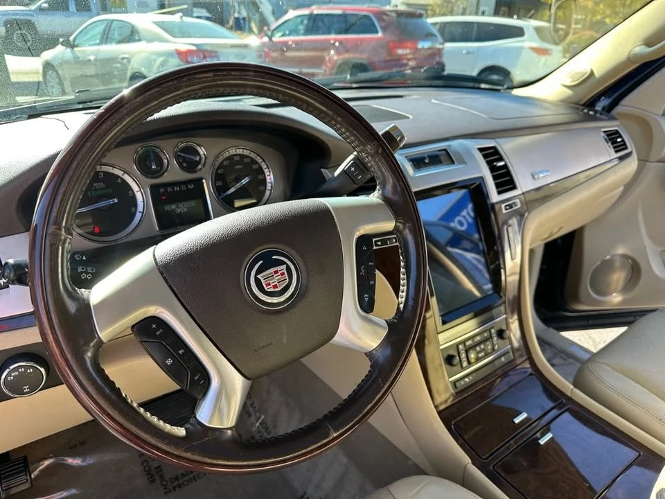 2011 Cadillac Escalade & EXT 3rd Gen - Image 17 of 17