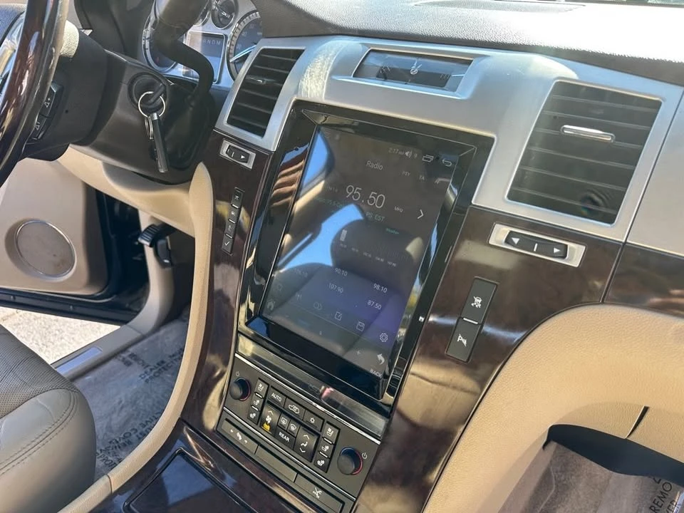 2011 Cadillac Escalade & EXT 3rd Gen - Image 16 of 17