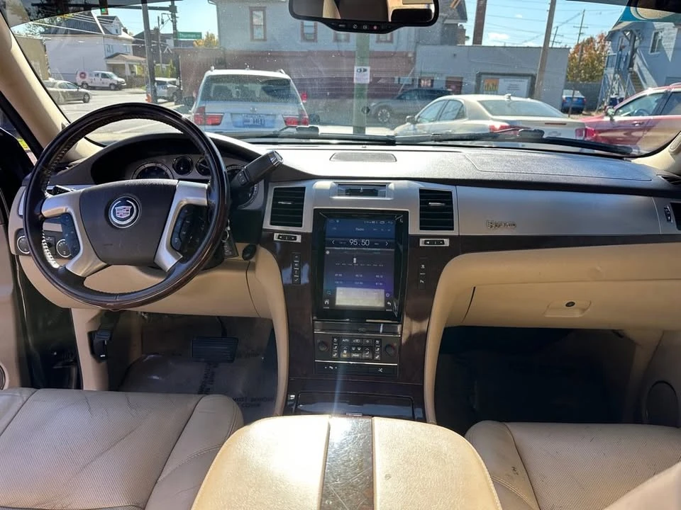 2011 Cadillac Escalade & EXT 3rd Gen - Image 13 of 17