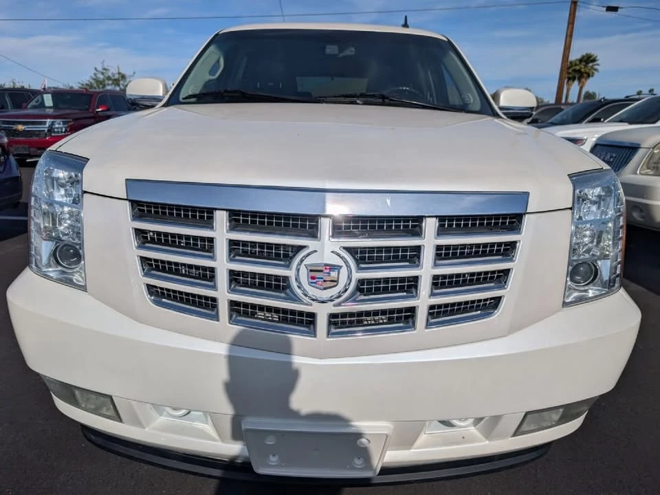 2011 Cadillac Escalade & EXT 3rd Gen - Image 2 of 20
