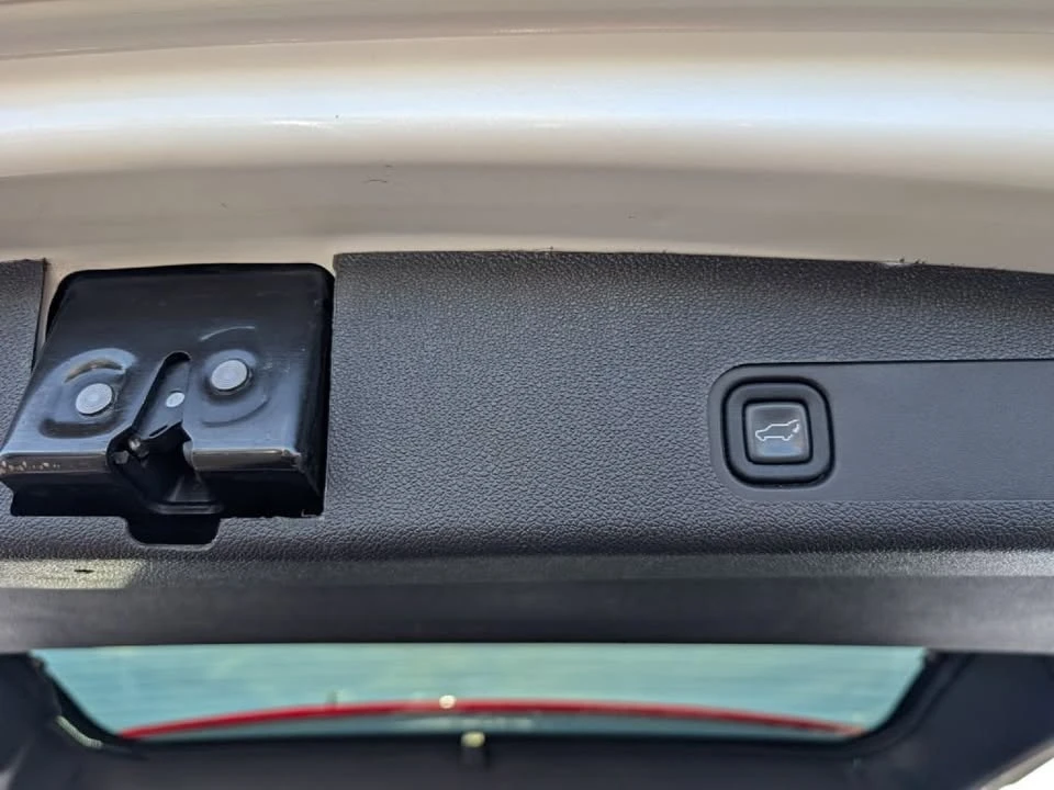 2011 Cadillac Escalade & EXT 3rd Gen - Image 12 of 20