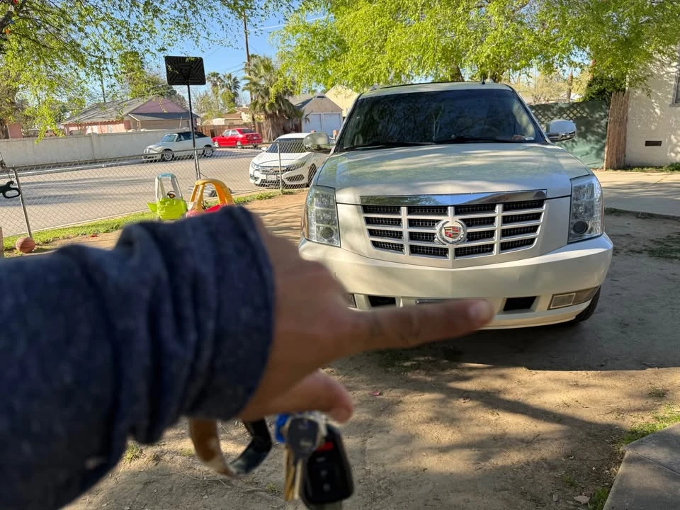 2011 Cadillac Escalade & EXT 3rd Gen - Image 4 of 4
