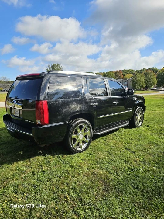 2011 Cadillac Escalade & EXT 3rd Gen - Image 3 of 11