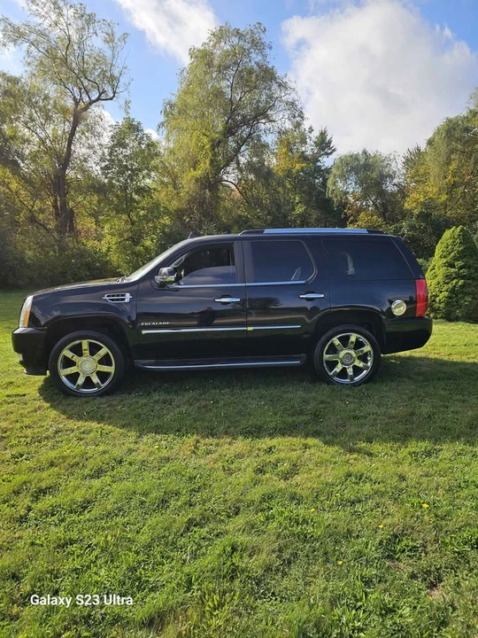 2011 Cadillac Escalade & EXT 3rd Gen - Image 4 of 11