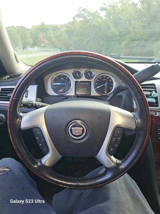 2011 Cadillac Escalade & EXT 3rd Gen - Image 6 of 11