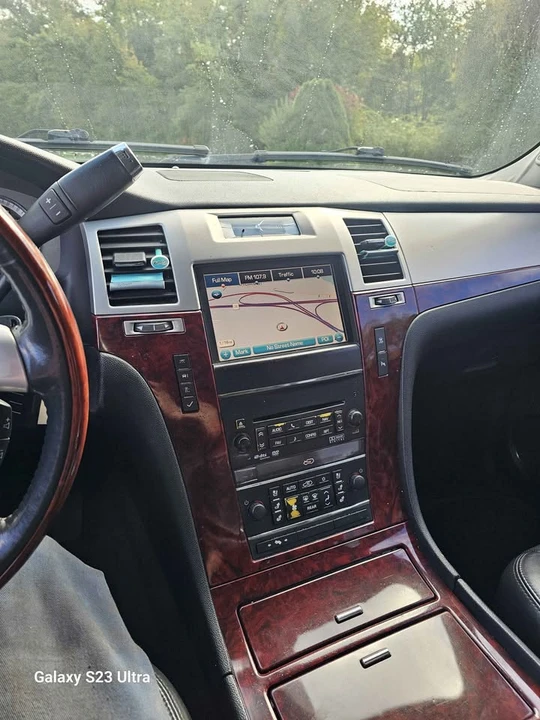 2011 Cadillac Escalade & EXT 3rd Gen - Image 8 of 11
