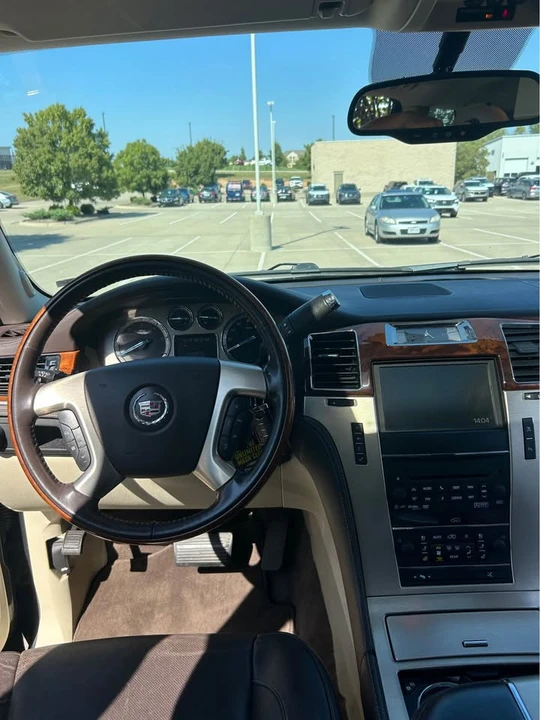 2011 Cadillac Escalade & EXT 3rd Gen - Image 10 of 11