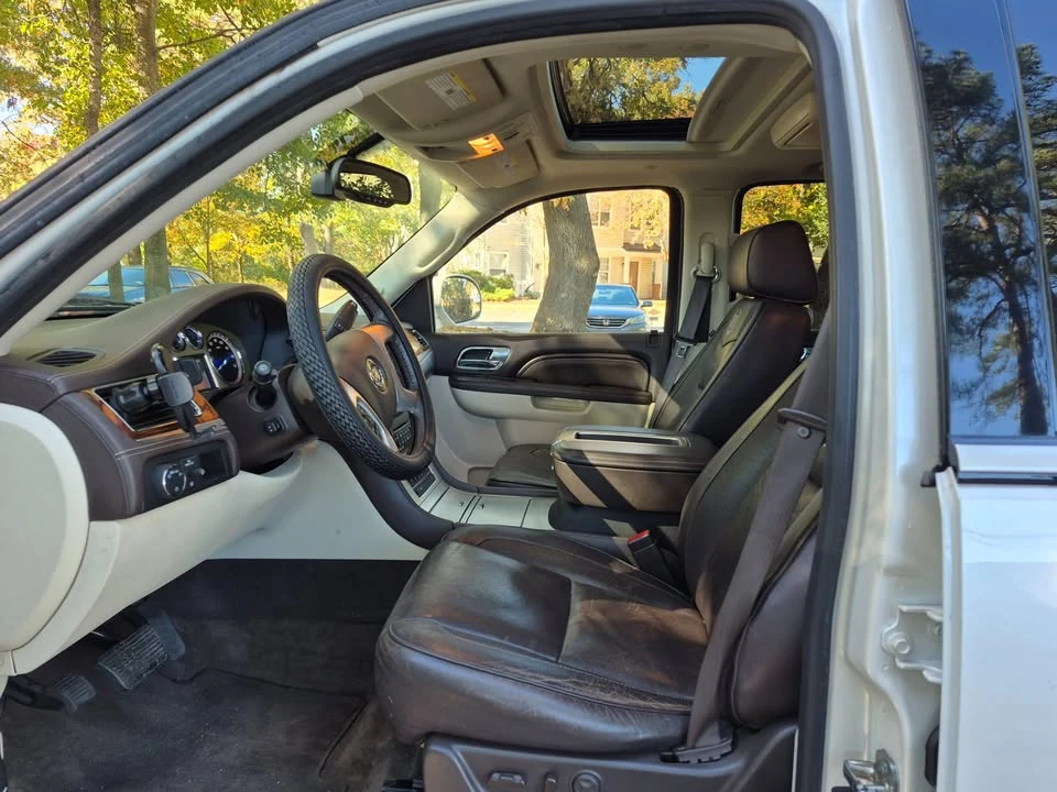 2011 Cadillac Escalade & EXT 3rd Gen - Image 12 of 18