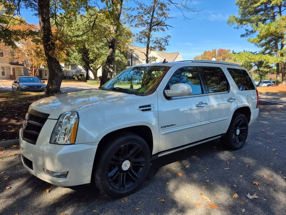 2011 Cadillac Escalade & EXT 3rd Gen - Image 4 of 18