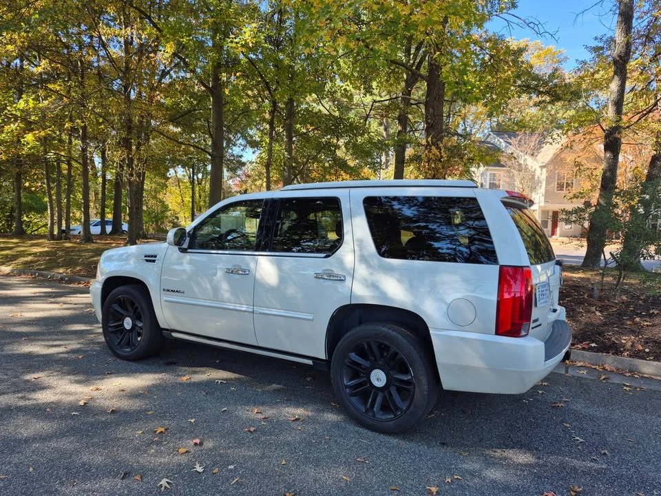 2011 Cadillac Escalade & EXT 3rd Gen - Image 6 of 18