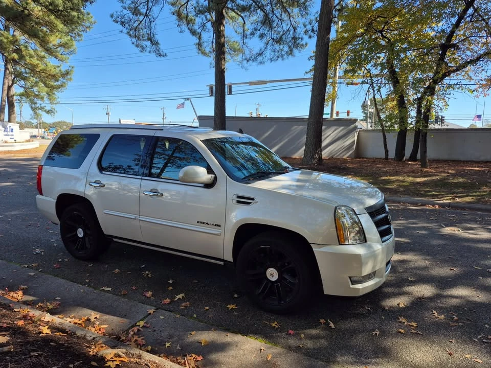 2011 Cadillac Escalade & EXT 3rd Gen - Image 10 of 18