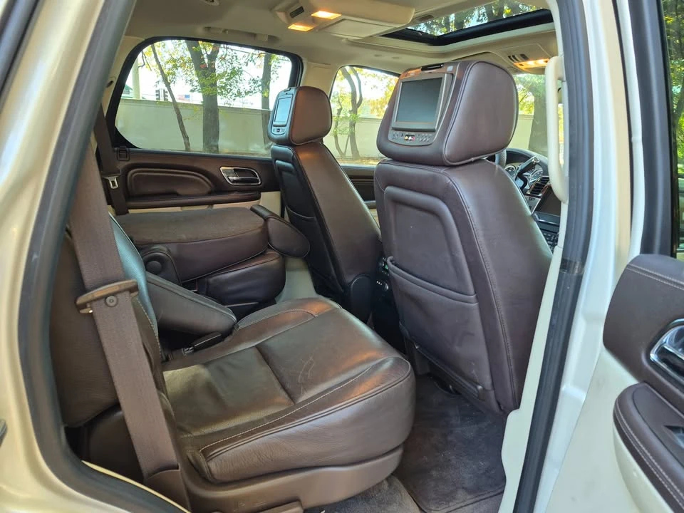 2011 Cadillac Escalade & EXT 3rd Gen - Image 16 of 18