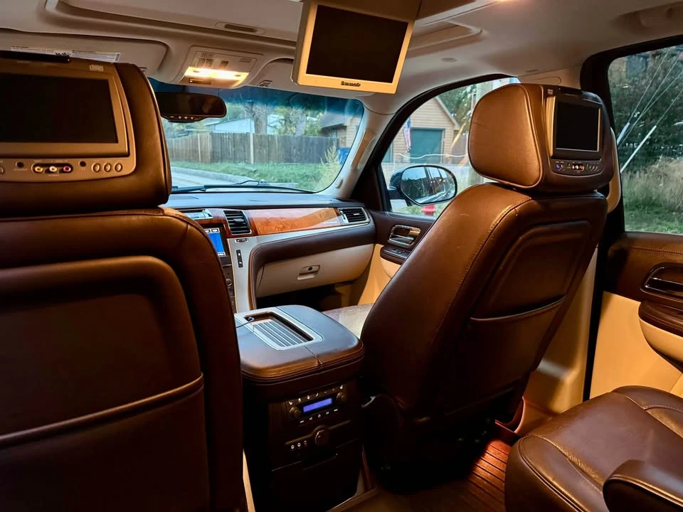 2011 Cadillac Escalade & EXT 3rd Gen - Image 8 of 8