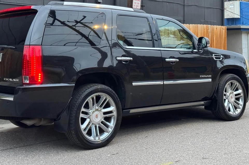 2011 Cadillac Escalade & EXT 3rd Gen - Image 3 of 8